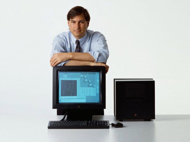 Steve Jobs y su ordenador NeXT